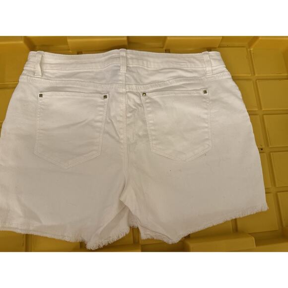 Apt. 9 White Denim Modern Shorts Studs Studded Women's 8 Summer Beach - Picture 3 of 6